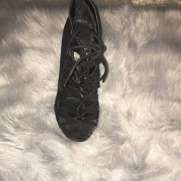 CHINESE LAUNDRY "Lady Day" lace up booties - Picture 2 of 2